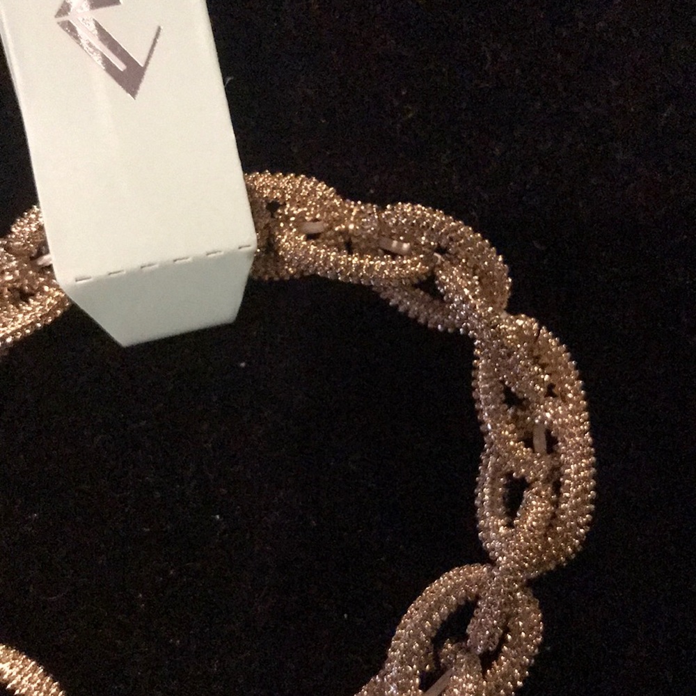 NWT Goldtone Sparkle Stretch Bracelet - Picture 2 of 3